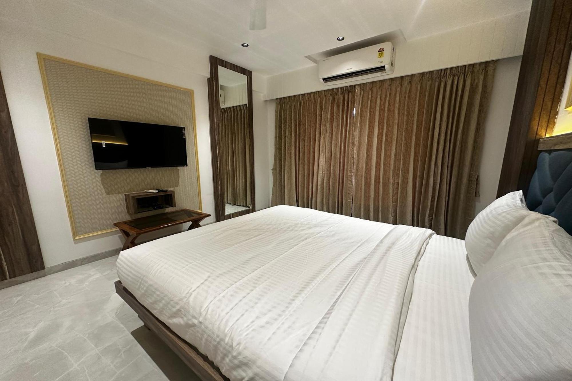 Hotel Kushala Grand, Dombivali Mangrul Buitenkant foto
