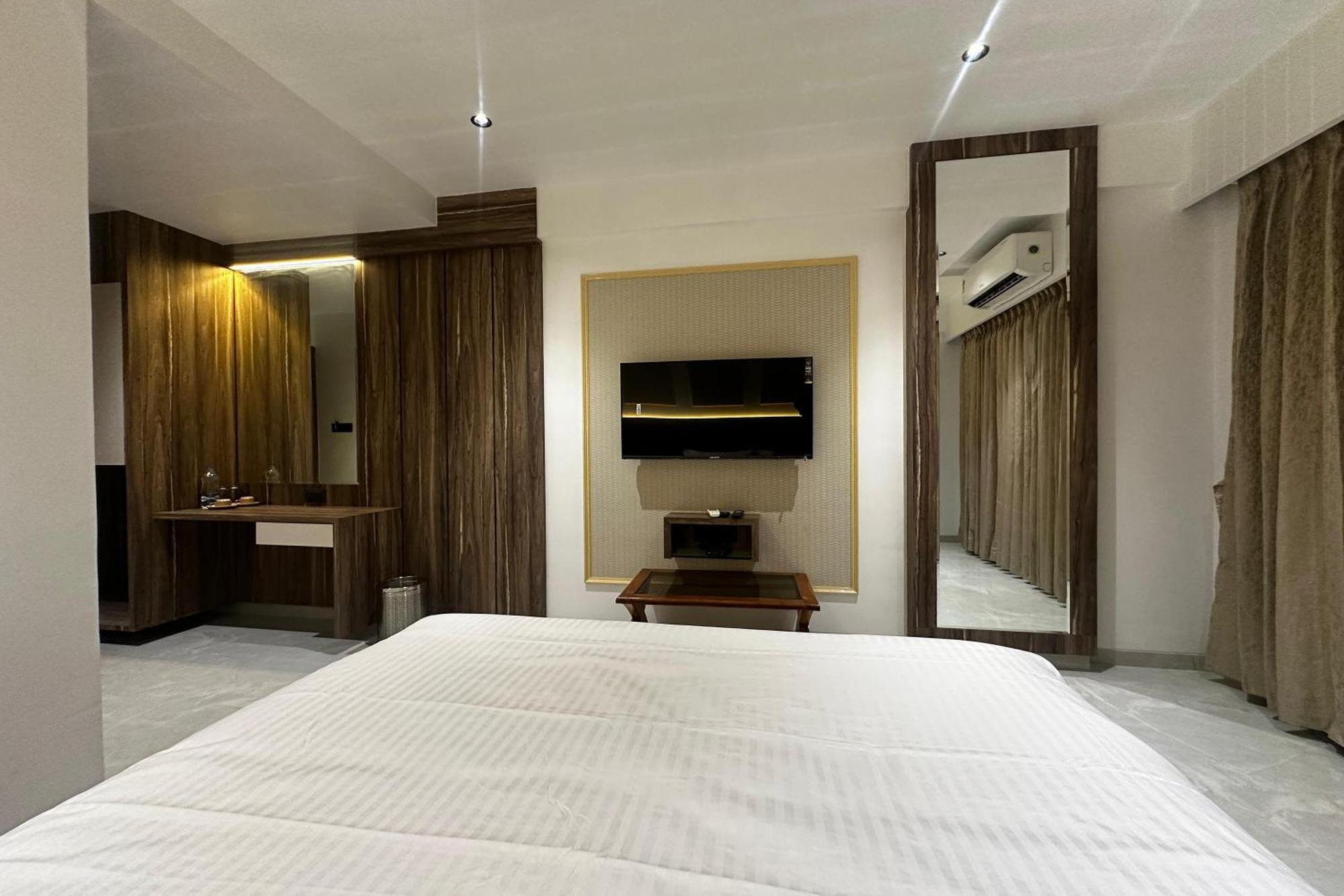 Hotel Kushala Grand, Dombivali Mangrul Buitenkant foto