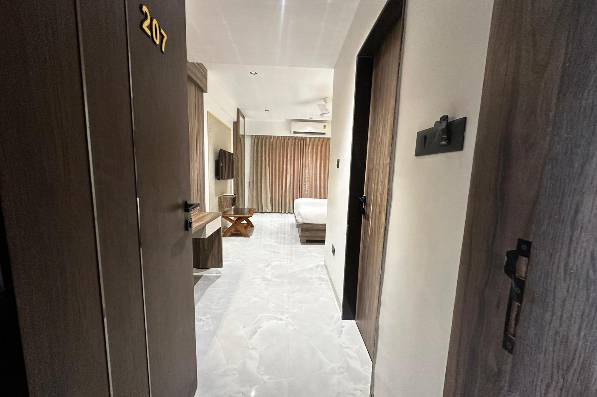 Hotel Kushala Grand, Dombivali Mangrul Buitenkant foto