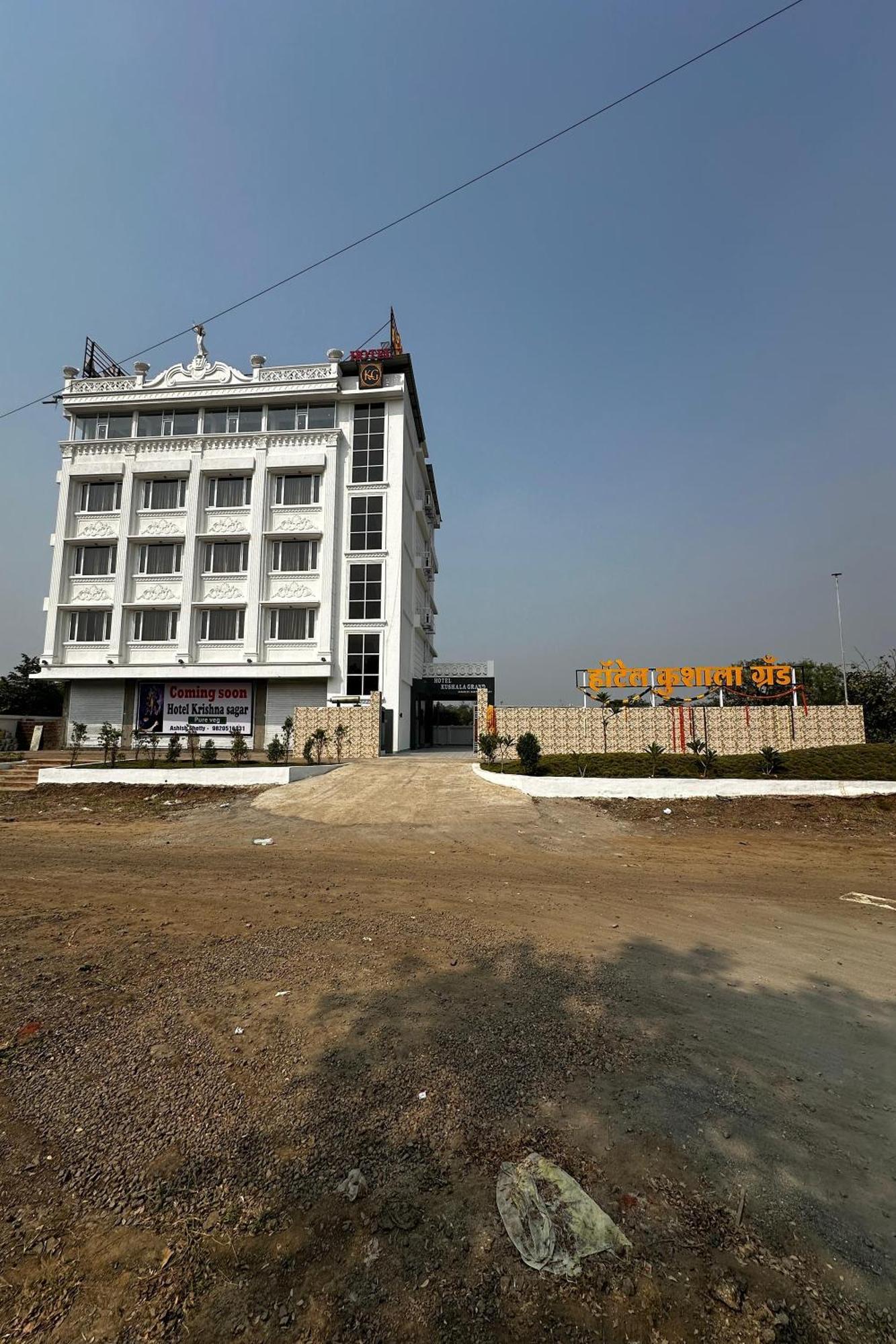 Hotel Kushala Grand, Dombivali Mangrul Buitenkant foto
