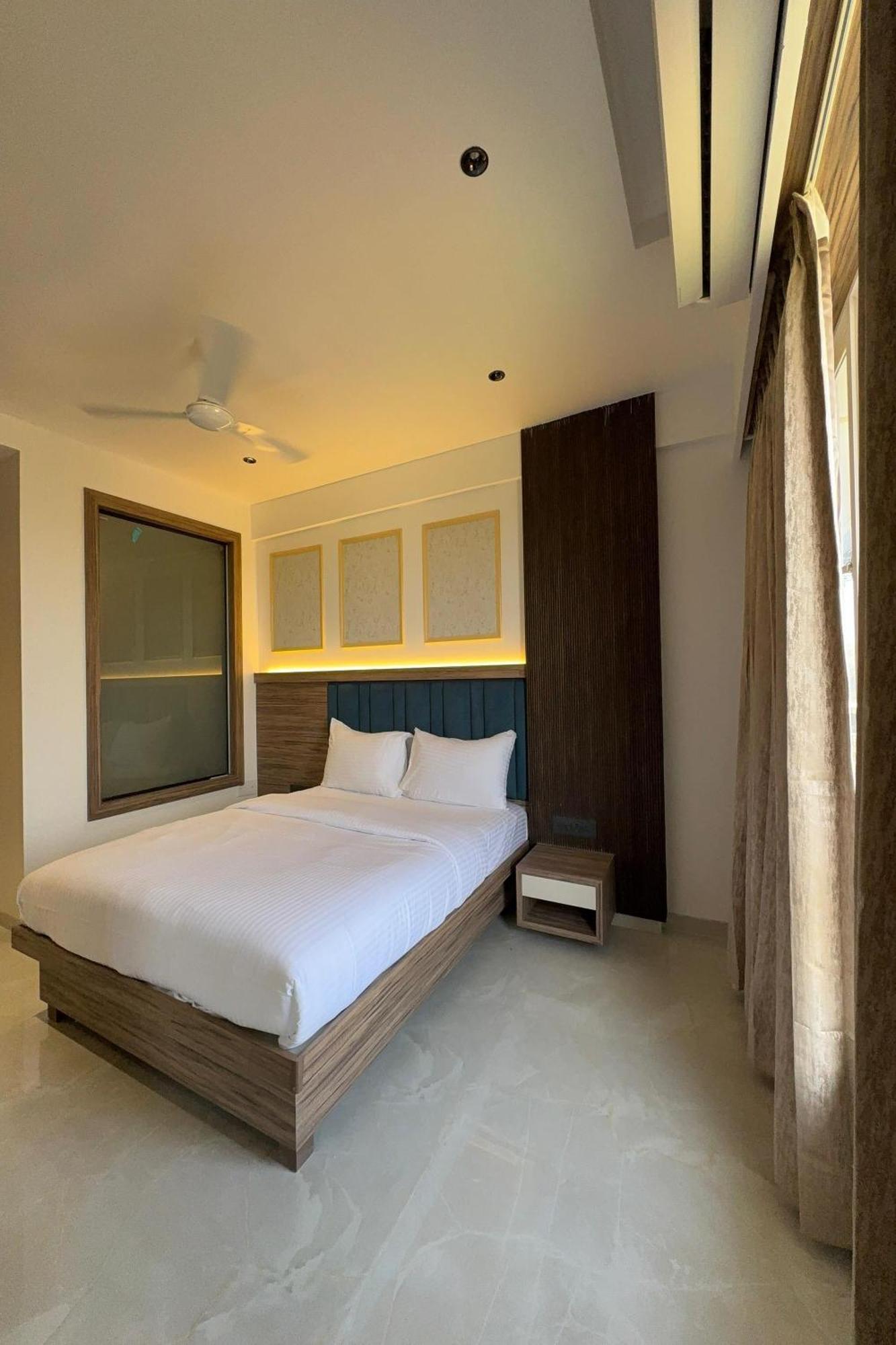 Hotel Kushala Grand, Dombivali Mangrul Buitenkant foto